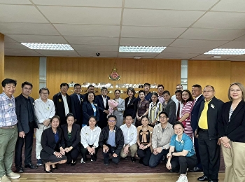 Faculty and students of the Doctor of
Philosophy Program and the Master of
Arts Program in Development
Administration, Graduate School, Suan
Sunandha Rajabhat University