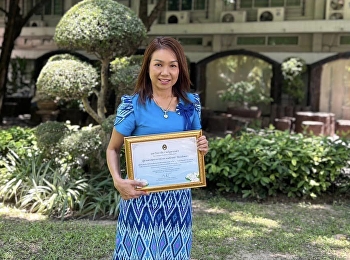 Congratulations to Assistant Professors
Dr. Nonglak Piyamangkla An alumnus of
the Doctor of Philosophy Program in
Development Management who was selected
as the 8th National Outstanding Mother
of the Bangkok Rajabhat Year 2024